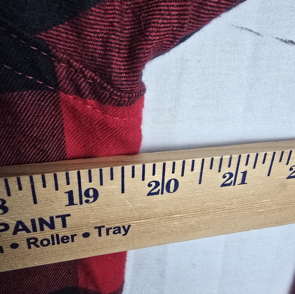Old Navy The Classic Shirt Red and Black Plaid Long Sleeve Shirt Sz M - Picture 7 of 7